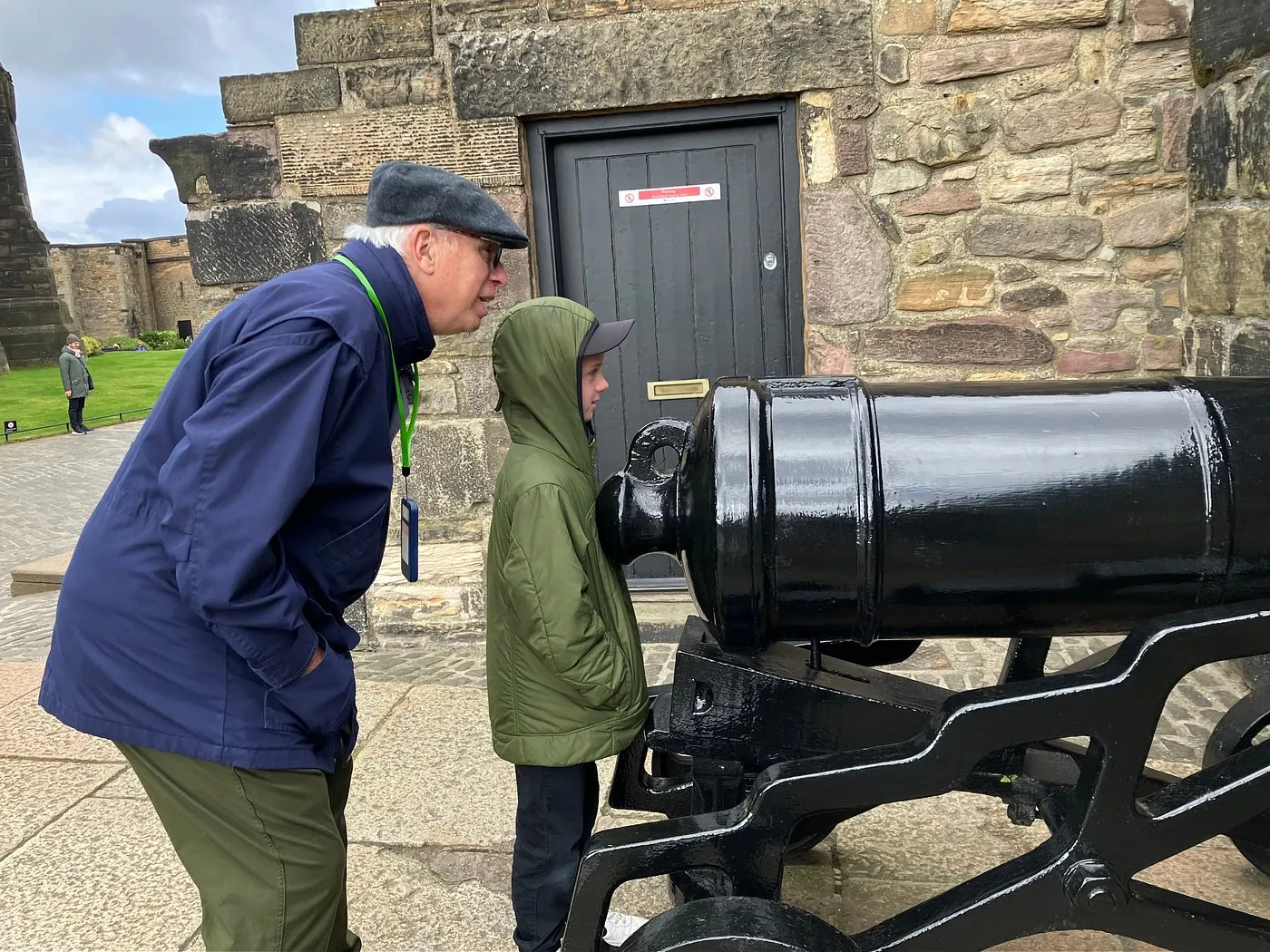 A guide showing a young guest the cannons at Edinburgh Castle